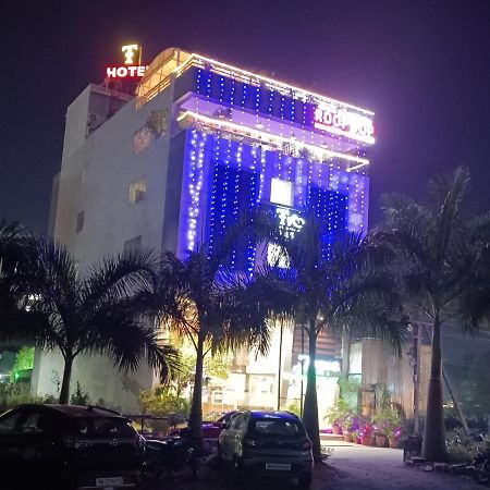 The Tripti Hotel & Banquets Indore Exterior foto